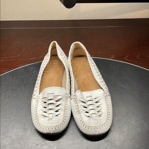 Aerosoles Solo Blast White Flats size 8
NWOT